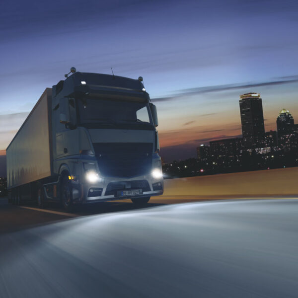 A doua imagine a Bec Osram TruckStar PRO Next Gen H1 24V 70W P14.5s
