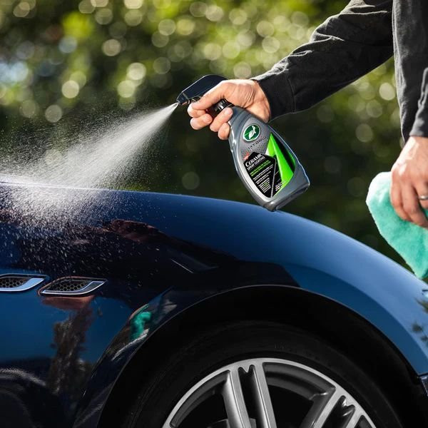 A doua imagine a Ceara lichida Turtle Wax Hybrid Ceramic 500 ml