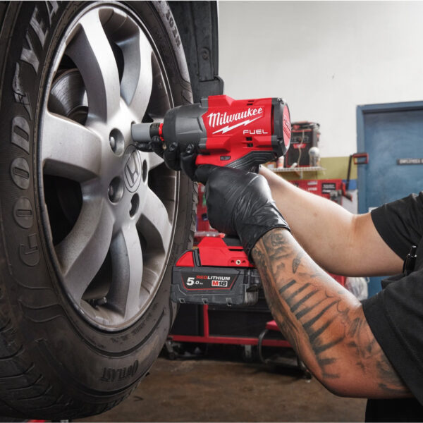 A doua imagine a Cheie de impact M18 FUEL™ ½″, cuplu ridicat și inel de fixare